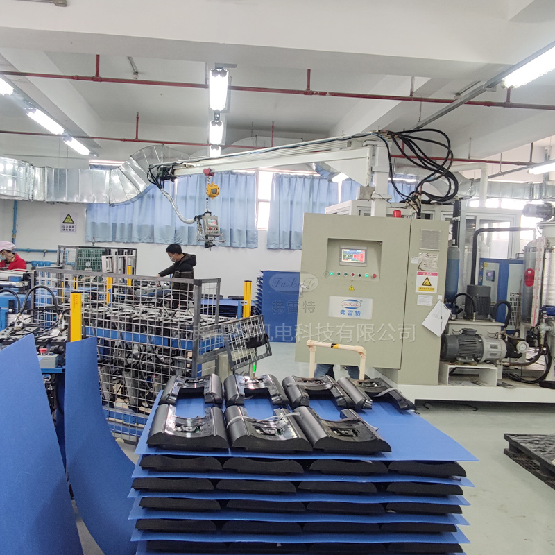 啤酒機(jī)環(huán)戊烷發(fā)泡機(jī)